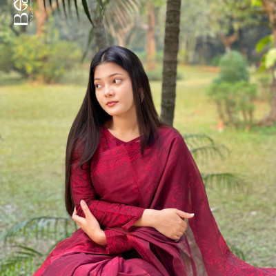 Red Sharee Profile Picture